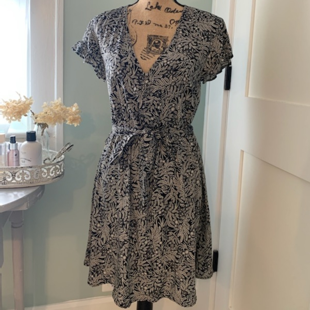 H&M Black and Cream Print Tie Waist Dress NWT
